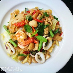 เส้นใหญ่ผัดขี้เมา กุ้ง+หมึก