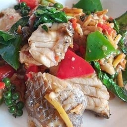 ผัดฉ่าเนื้อปลา