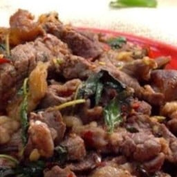ผัดกะเพราเนื้อ-เป็นกับ