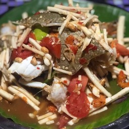 ตำปูม้ายอดมะพร้าวอ่อน