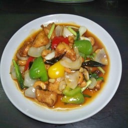 ผัดไก่เม็ดมะม่วง