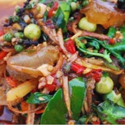 ผัดเผ็ดเอ็นแก้ววัว