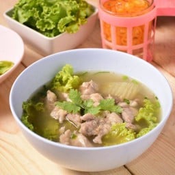 เกาเหลาน้ำ (ไก่,กุ้ง,หมึก)