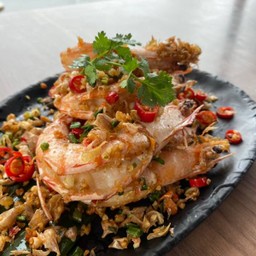 กุ้งแช่บ๊วยผัดพริกเกลือ