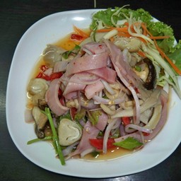 ยำเห็ดสดหมูแฮม