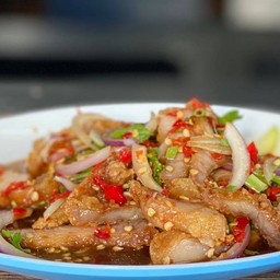 ยำหมูทอด