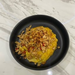 ข้าวไข่ข้น ไก่สับคั่วพริกเกลือ (กระเทียมกรอบ)