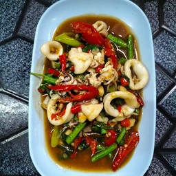 ผัดกระเพราปลาหมึก