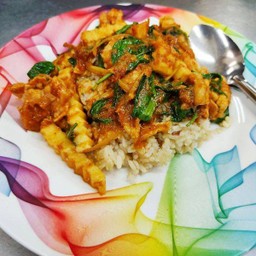 ข้าวราดเครื่องแกงยอดมะพร้าวหมู