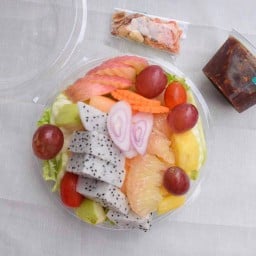 แม่พรสลัดโรล สลัดผลไม้และแซนวิช