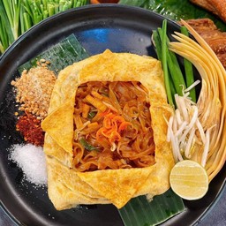 ผัดไทยห่อไข่