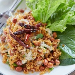 เจ๊ริศยำแหนมยำมะม่วง หน้าโรงเรียนเติม