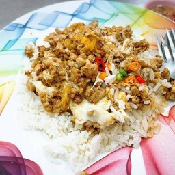 ข้าวราดหมูขยี้ไข่