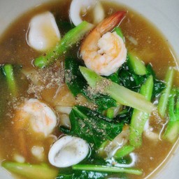 เส้นใหญ่ราดหน้าทะเล