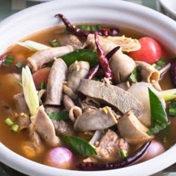 ต้มแซ่บเครื่องในหมู