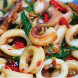 กะเพาปลาหมึก