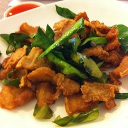 หมูทอดใบมะกรูด