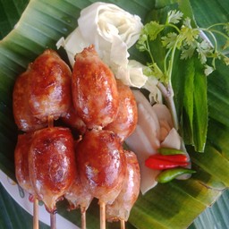 ไส้กรอกอีสานไม้ละ12บาทจ้า 😋😋