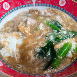 เส้นใหญ่ราดหน้าหมูใส่ไข่