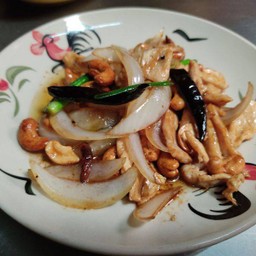 ไก่ผัดเม็ดมะม่วง