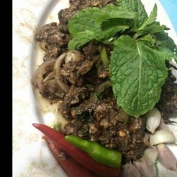 ก้อยเนื้อคั่ว-ขม หรือ ไม่ขม