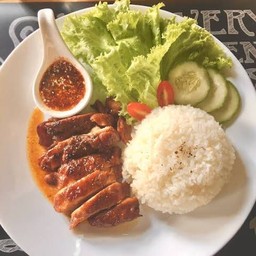 ข้าวหน้าไก่ย่าง ผัดซอสญี่ปุ่น