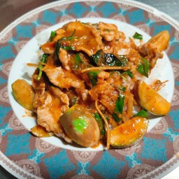 ข้าวราดผัดเผ็ดหมู