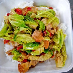 ข้าวราดแขนงหมูกรอบ