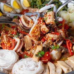 แซ่บเศรษฐี ส้มตำ ยำ ซีฟู้ด คลองสาม