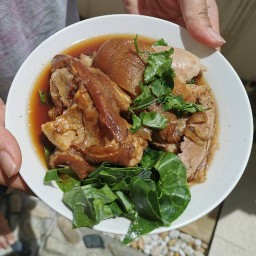 ข้าวขาหมูเจ๊จิ๋ม(ศาลอาญา)