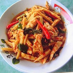 ไก่ผัดหน่อไม่