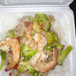 ข้าวราดบล็อคโครี่กุ้งหมูสับ