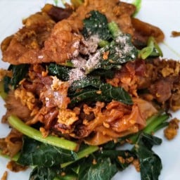 ราชาราดหน้ายอดผัก ยายแจ๋ว