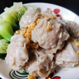 จีบต้ม ไจแอนท์