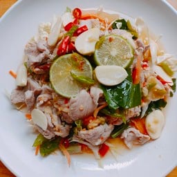 ยำหมูมะนาว