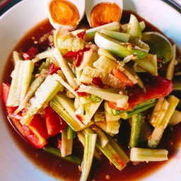 ตำแตงกวาไข่เค็มปลาร้า(หรือไทยระบุด้วยค่ะ)