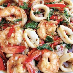 กระเพราทะเลราดข้าว