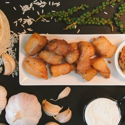 ข้าวเหนียวสามชั้นทอดน้ำปลา