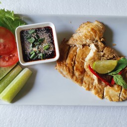 ไก่ย่างจิ้มแจ่ว