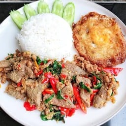 กระเพราตับ ราดข้าว +ไข่ดาว