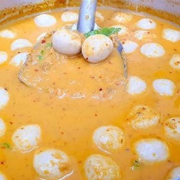 ขนมจีนน้ำยากะทิขาไก่