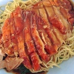 บะหมี่หน้าเป็ดย่างพิเศษ