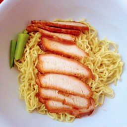 บะหมี่หน้าหมูแดง