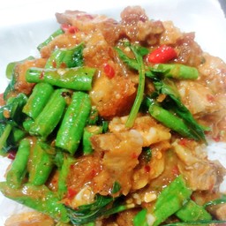 ข้าวราดพริกแกงหมูกรอบ