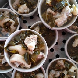 ขาหมูต้มใบชะมวง