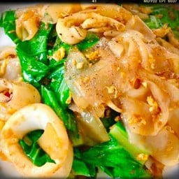 ผัดซีอิ๊วปลาหมึก