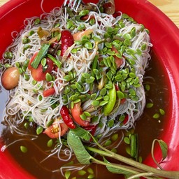 ตำขนมจีน เม็ดกระถินรสเด็ด