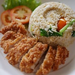 ข้าวผัดไก่กรอบ