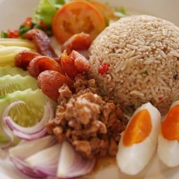 ข้าวผัดน้ำพริกลงเรือ