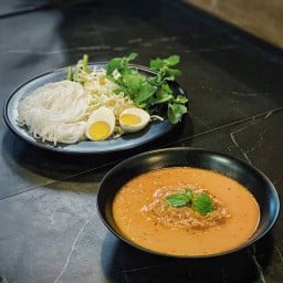 ขนมจีนเส้นสด (บ้านมาดาม)